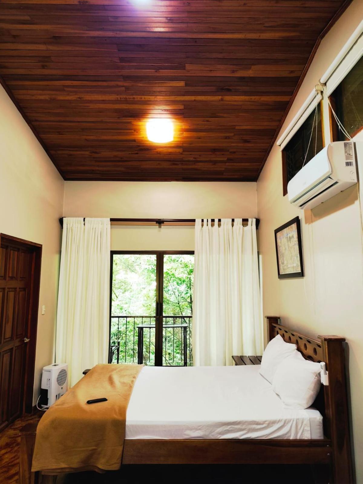Avita Lodge Quesada  Εξωτερικό φωτογραφία